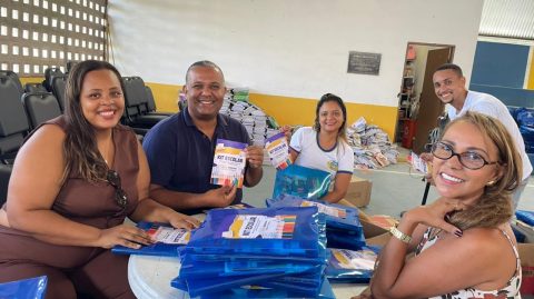 Ibirataia: Secretaria de Educação prepara grande entrega de fardamentos, mochilas e kits escolares para rede municipal