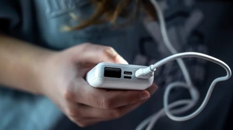 Nova Regra: Uso de carregadores portáteis são proibidos em voos de todo o Brasil