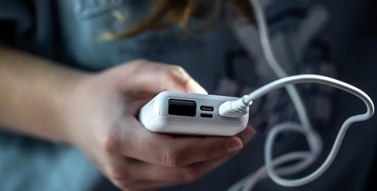 Nova Regra: Uso de carregadores portáteis são proibidos em voos de todo o Brasil