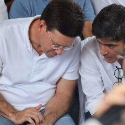 ACM Neto passa despercebido em festa de Santa Rita de Cássia e demonstra incômodo com recepção popular