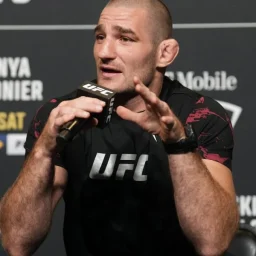 Campeão ativo! Sean Strickland define próximo alvo após vitória sobre Chimaev no UFC 328