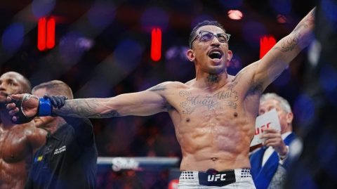 Dominante! Carlos Prates atropela Jack Della Maddalena no UFC Austrália