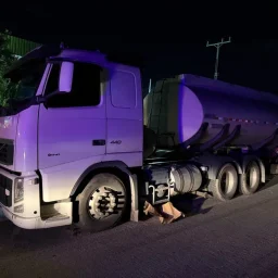 Carreta-tanque roubada com 45 mil litros de combustivel é recuperada na RMS