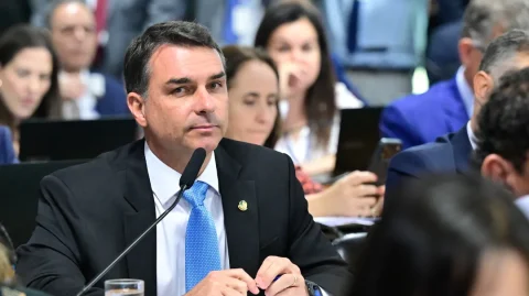 Adeus, Flávio? Centrão articula chapa feminina contra Lula