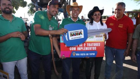 Governador entrega equipamentos agrícolas fortalece o desenvolvimento rural no interior
