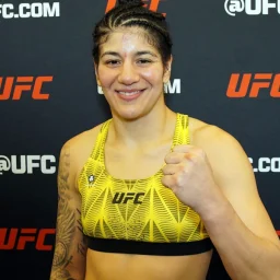 Há 10 anos no UFC, Ketlen Vieira reforça sonho pelo título após vitória: “Mereço muito”