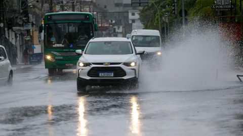 Inmet emite alerta de chuvas para Salvador e outras 115 cidades da Bahia