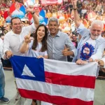 Jerônimo demostra força em Feira de Santana e reúne mais de 20 prefeitos no território
