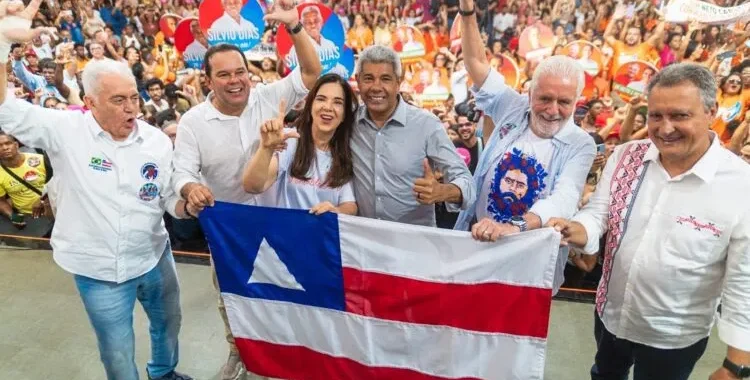 Jerônimo demostra força em Feira de Santana e reúne mais de 20 prefeitos no território