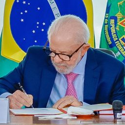 Lula sanciona lei que define percentual mínimo de cacau no chocolate