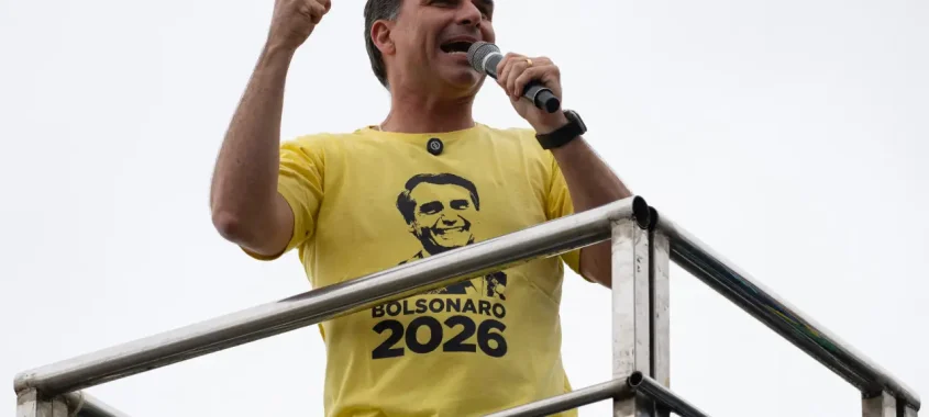 Parlamentares pedem prisão de Flávio Bolsonaro e abertura de CPI após revelação sobre relação com Banco Master