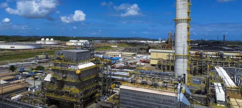 Refinarias da Petrobras operam com mais de 100% de capacidade; entenda