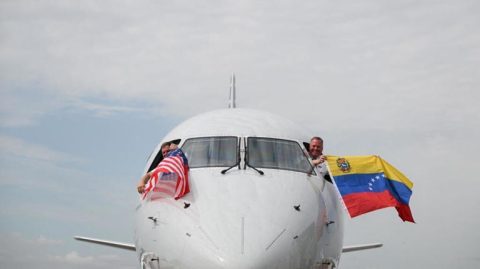 Retomada de voos marca nova fase nas relações entre EUA e Venezuela