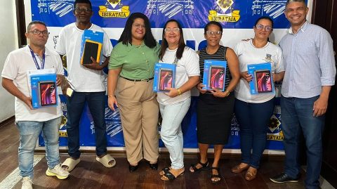 Ibirataia: SEMUS fortalece Atenção Básica com entrega de novos tablets para Agentes de Saúde