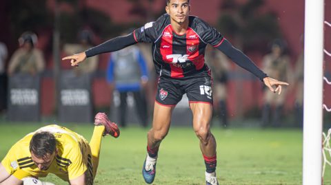 Vitória vence o Internacional no Barradão e dá salto na tabela da Série A