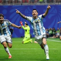 Argentina vira sobre o Egito nos minutos finais e avança às quartas da Copa