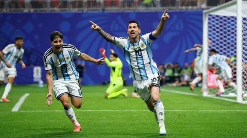 Argentina vira sobre o Egito nos minutos finais e avança às quartas da Copa