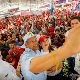 Jerônimo reúne multidão e 33 prefeitos e ex-prefeitos em demonstração de força política no PGP de Bom Jesus da Lapa